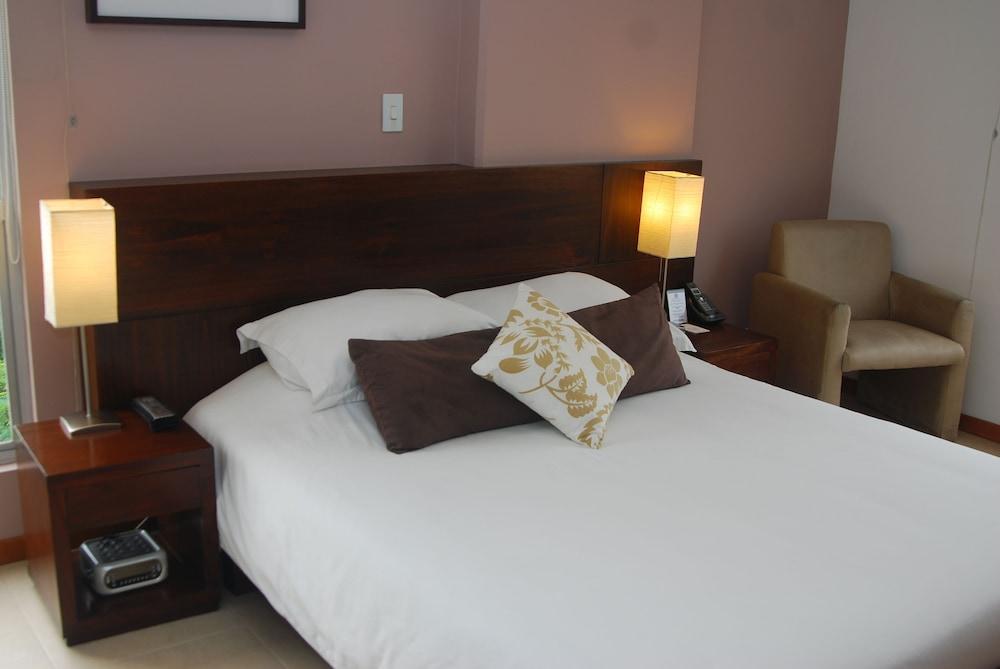 Cyan Suites Poblado By Mde Bnb Medellín Exterior foto