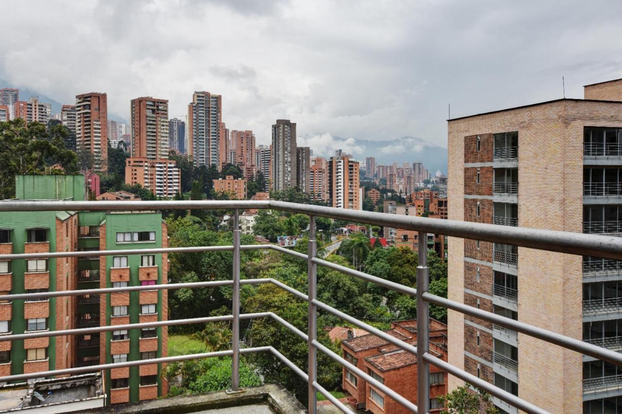 Cyan Suites Poblado By Mde Bnb Medellín Exterior foto