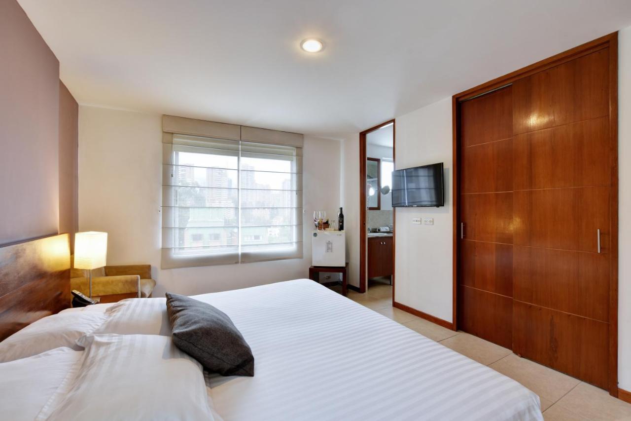 Cyan Suites Poblado By Mde Bnb Medellín Exterior foto