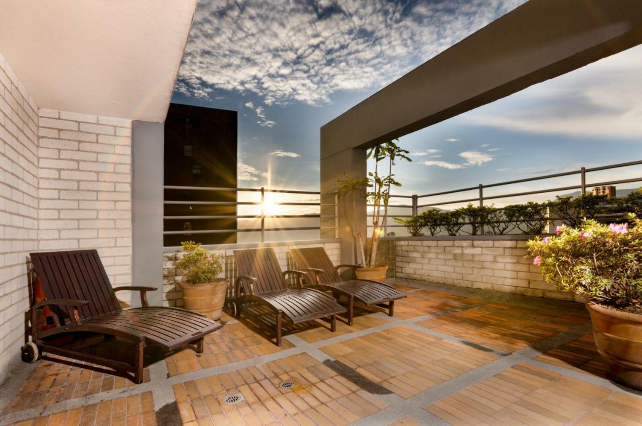 Cyan Suites Poblado By Mde Bnb Medellín Exterior foto