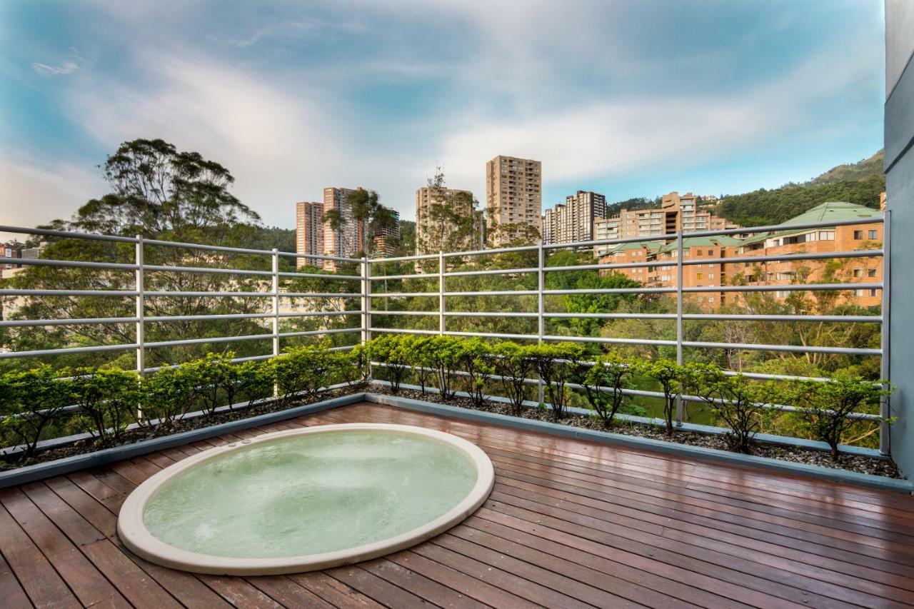 Cyan Suites Poblado By Mde Bnb Medellín Exterior foto